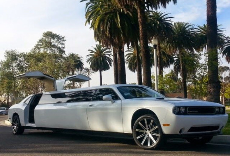 Dodge Challenger Limo Rental Amenities
