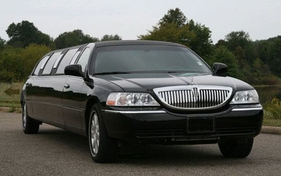 Price4limo Lincoln Town Car Limo
